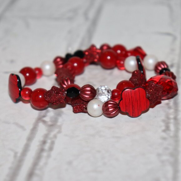 Beautiful mixed beaded red NWOT bracelet set 7" - Picture 1 of 5